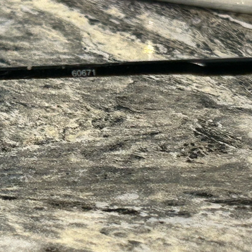 Stylish Black Aviator Sunglasses - Picture 6 of 9